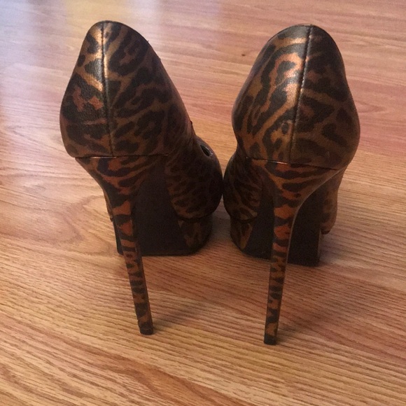 YSL Janis Pointed Toe Pumps - Picture 3 of 5